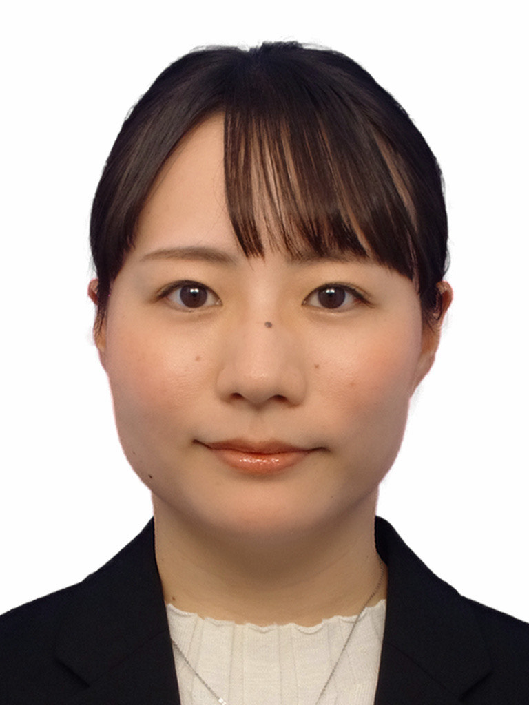 八木かなえ